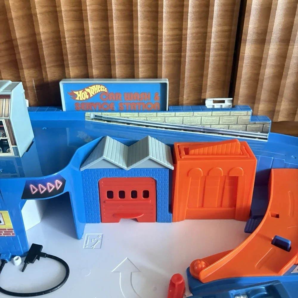 Vintage Retro Hot Wheels Stop And Go Car Wash and Service Station Center PlaySet
